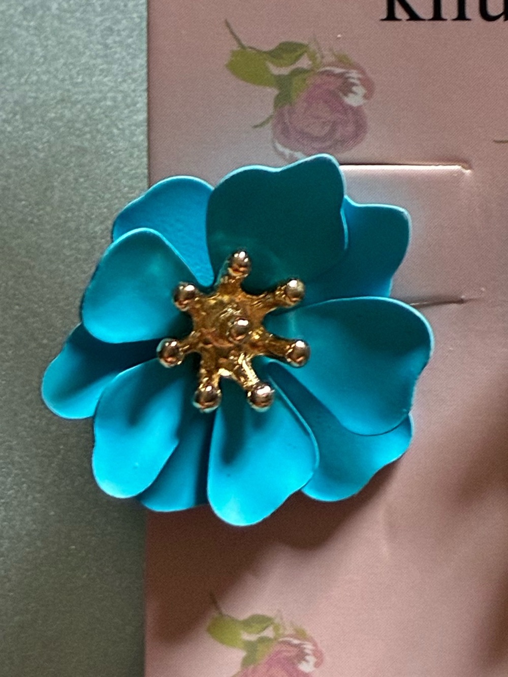 🩵 Teal Flower Stud Earrings with Gold-Tone Center